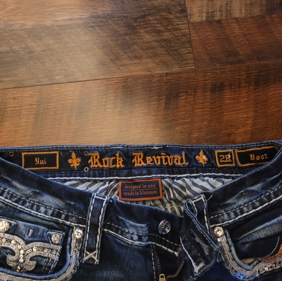 Womens Rock Revival Jean's - Picture 2 of 3